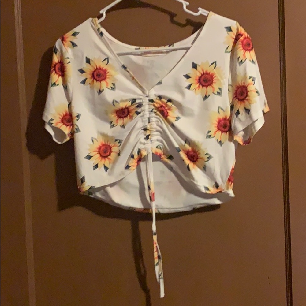 Cropped sunflower T-shirt